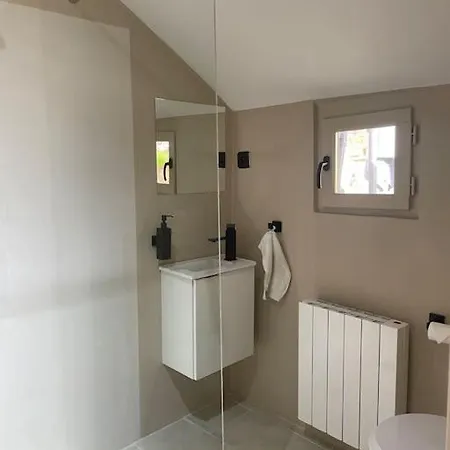 Maison Au Bord De L'eau Les Roches Villa