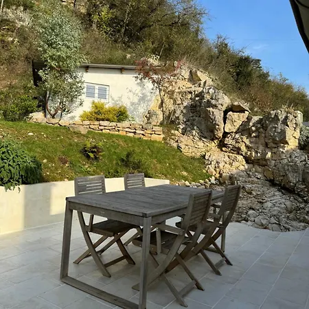 Maison Au Bord De L'eau Les Roches Villa